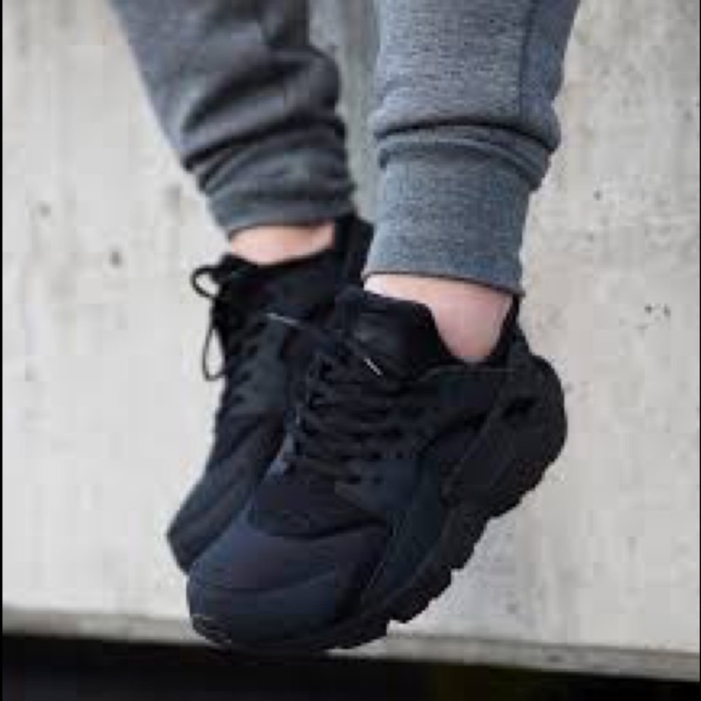 All Black Nike huarache run